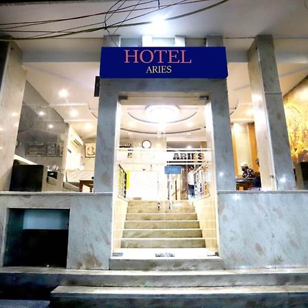 Hotel Aries Нью-Дели Экстерьер фото