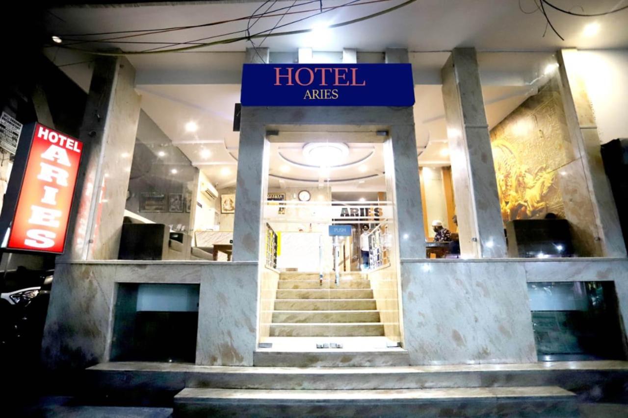 Hotel Aries Нью-Дели Экстерьер фото