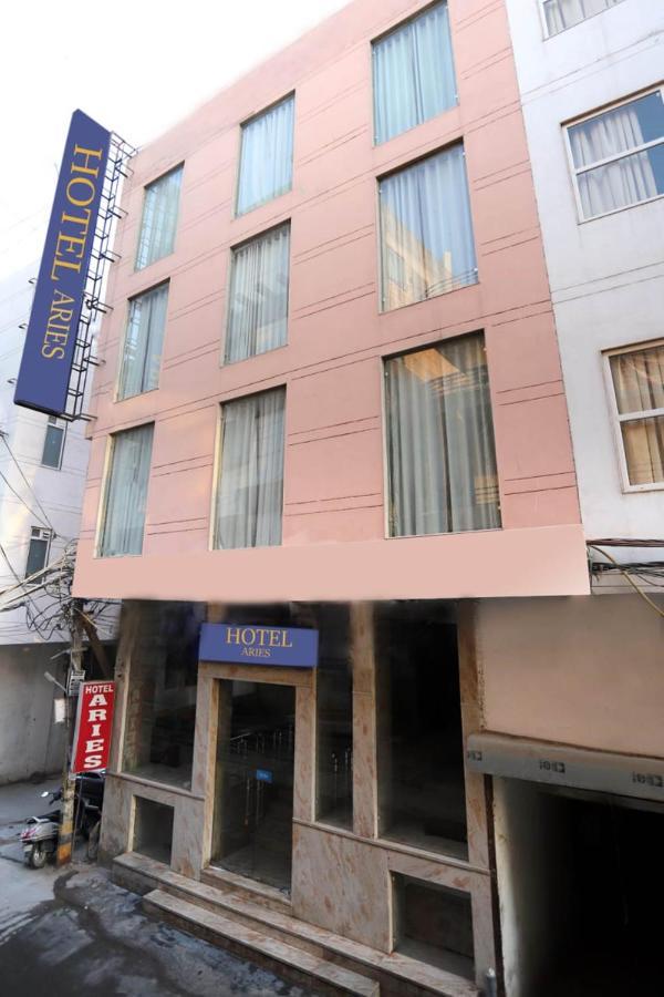 Hotel Aries Нью-Дели Экстерьер фото