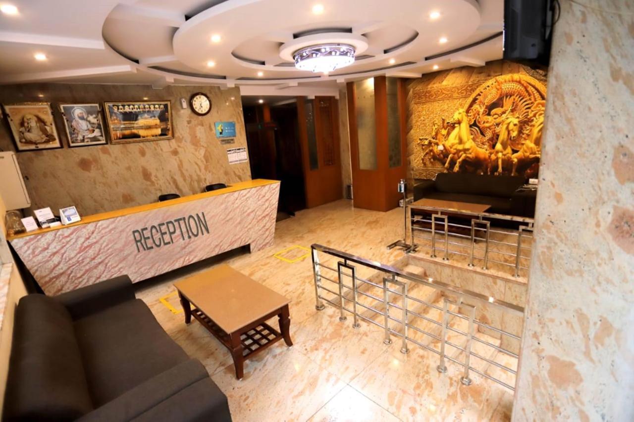 Hotel Aries Нью-Дели Экстерьер фото