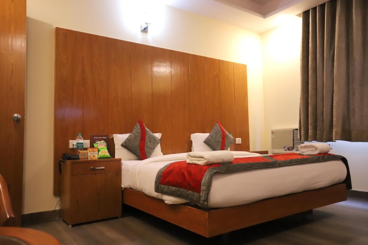 Hotel Aries Нью-Дели Экстерьер фото