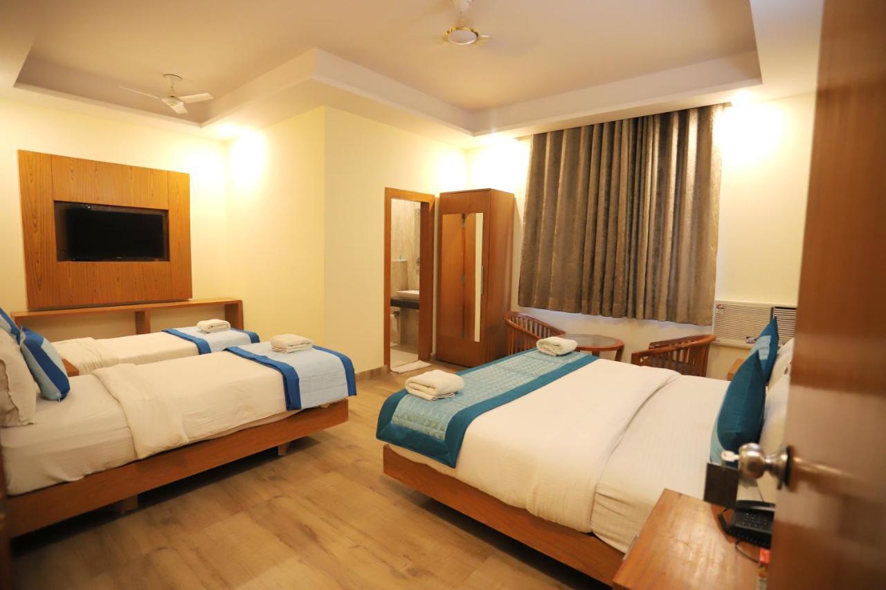 Hotel Aries Нью-Дели Экстерьер фото
