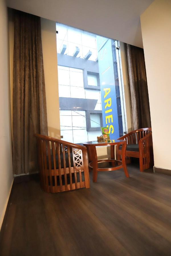 Hotel Aries Нью-Дели Экстерьер фото