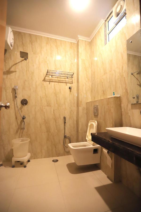 Hotel Aries Нью-Дели Экстерьер фото