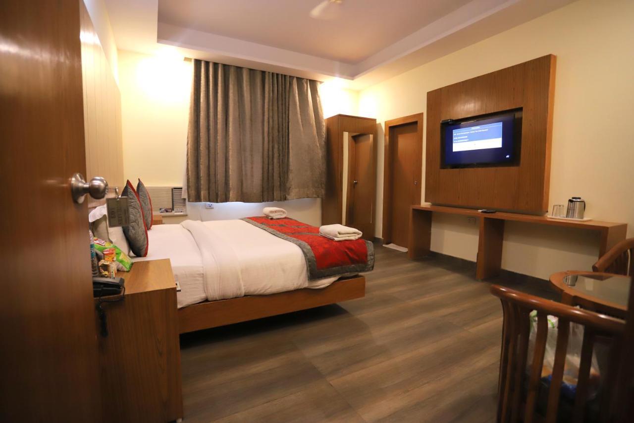 Hotel Aries Нью-Дели Экстерьер фото
