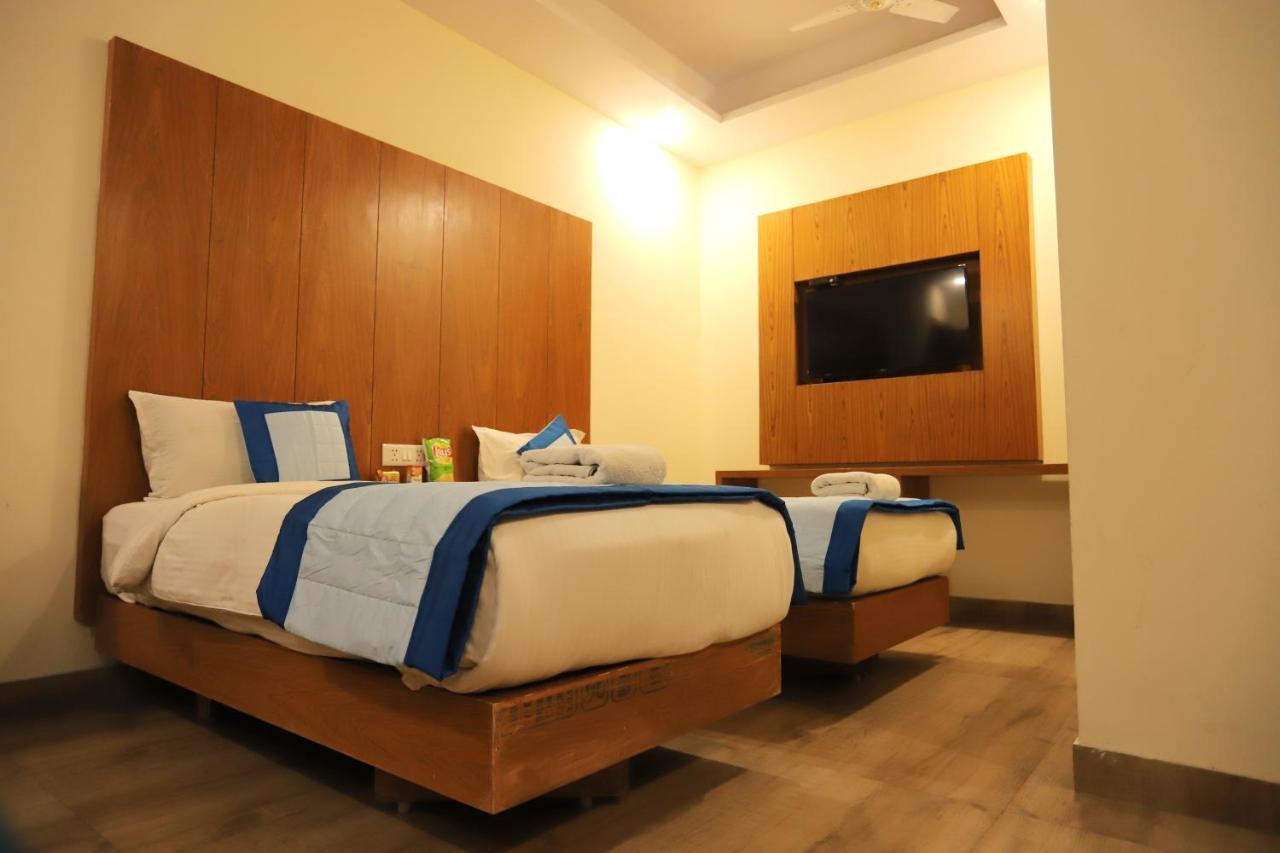 Hotel Aries Нью-Дели Экстерьер фото